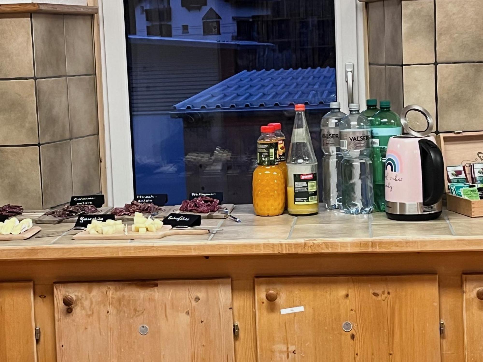Chrona Bed & Breakfast Jenaz Экстерьер фото